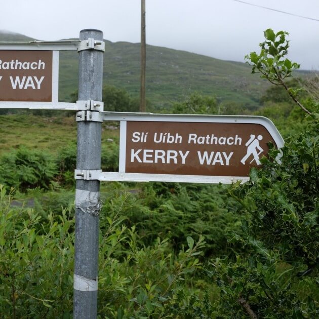 A signpost along the Kerry Way hiking trail - Hike the Kerry way with Sherry Ott - VendorHike & Nature - JOURNEY - Zhoola