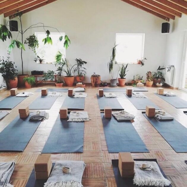 Load image into Gallery viewer, Yoga practice room with mat and blocks - Myth Immersion with Julie Dohrman - Yoga &amp; Exploration - Retreat - Zhoola

