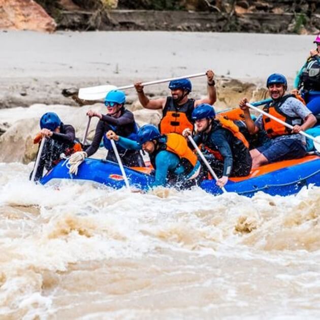 Load image into Gallery viewer, A group of men and women, accompanied by a host, white water rafting on the Maranon River in Peru - Heart of the Maranon with Luigi Marmanillo - VendorRafting &amp; camping - EXPEDITION - Zhoola
