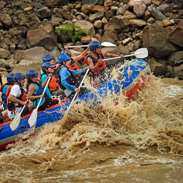 A group of men and women, accompanied by a host, white water rafting on the Maranon River in Peru - Heart of the Maranon with Luigi Marmanillo - VendorRafting & camping - EXPEDITION - Zhoola