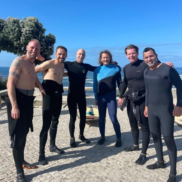 Load image into Gallery viewer, A joyful group of men enjoying their time together - Maldives SUP surf trip with Tiago Silva - Live Aboard Surfing - Zhoola
