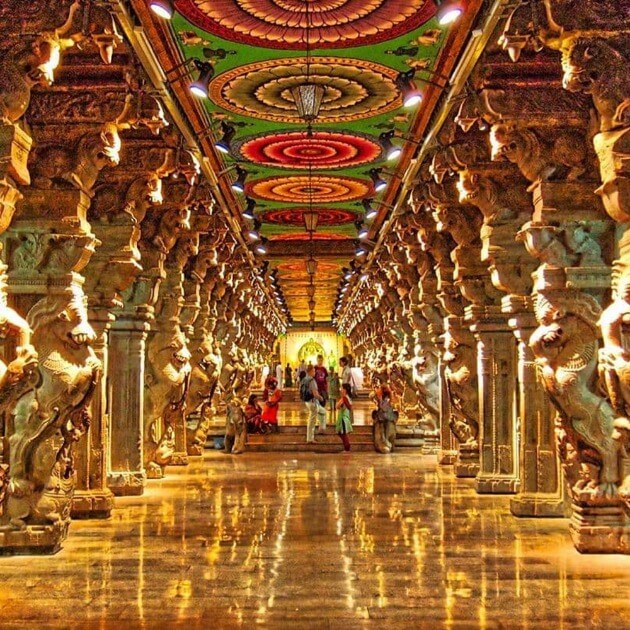 Load image into Gallery viewer, inside pic of maduraitemple - Cultures of South India with Sandhya Balakrishnan - Yoga &amp; Exploration - Journey - Zhoola
